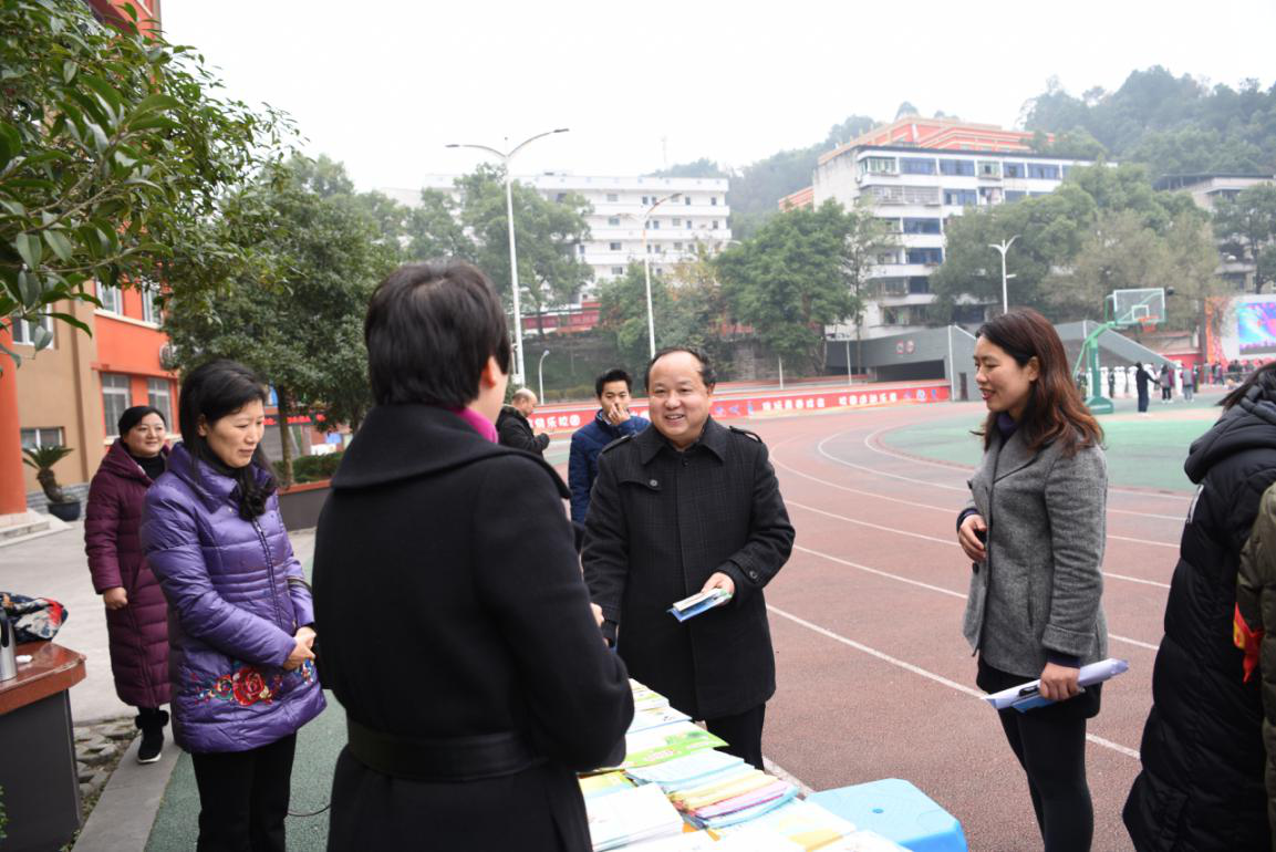 民盟江津区委到江津六中开展统战履职实践基地活动